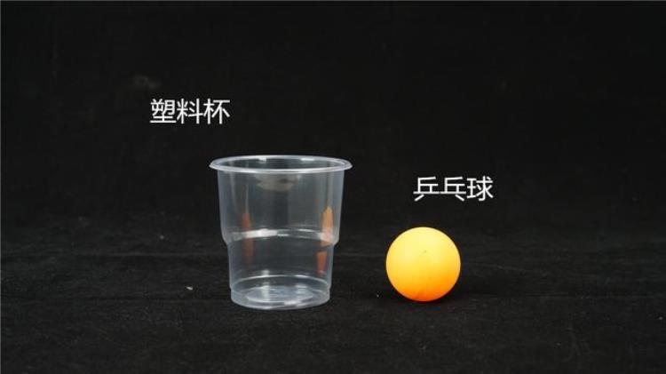水杯里的乒乓球弹的高「科学小实验一个拿手里一个放水杯松手后哪个乒乓球弹得高」
