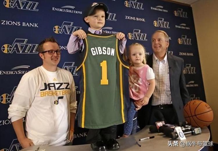 NBA最小的球员年仅5岁却签下正式合同登场完成一次扣篮