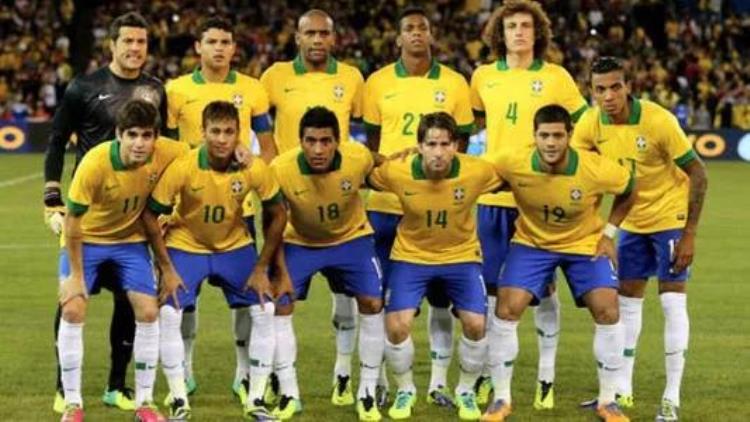 为什么2014年世界杯巴西不用卡卡与小罗