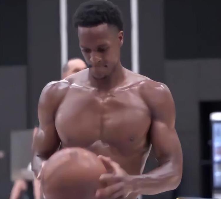 NBA现役控卫肌肉谁最夸张西蒙斯似灭霸威少胸肌如充气