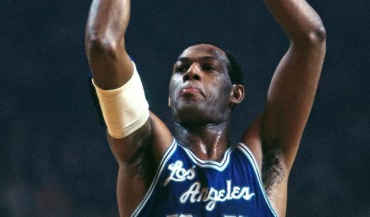 单场超过50分的nba球员「得分爆炸力盘点NBA单场50分次数最多的十大球星前三无争议」