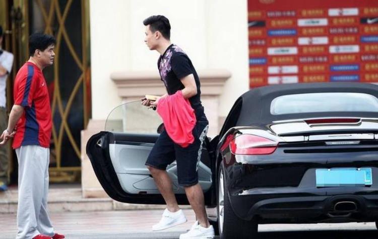 中国男足球员们都开什么车百万豪车很普遍多人拥有超跑