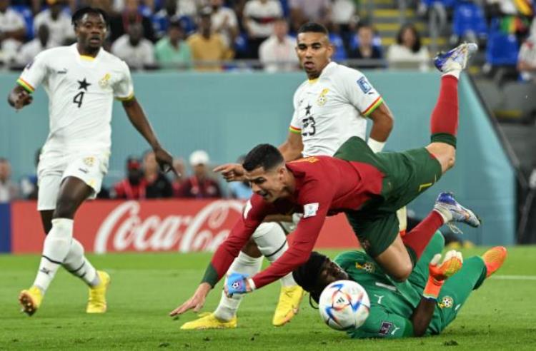 世界杯最新战况C罗点射进首球葡萄牙32险胜加纳巴西20开门红瑞士10战胜喀麦隆韩国0比0逼平乌拉圭