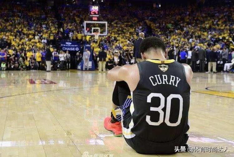 库里总决赛背影「NBA赛场上那些经典的背影阿里纳斯最嚣张库里科比都让人心碎」
