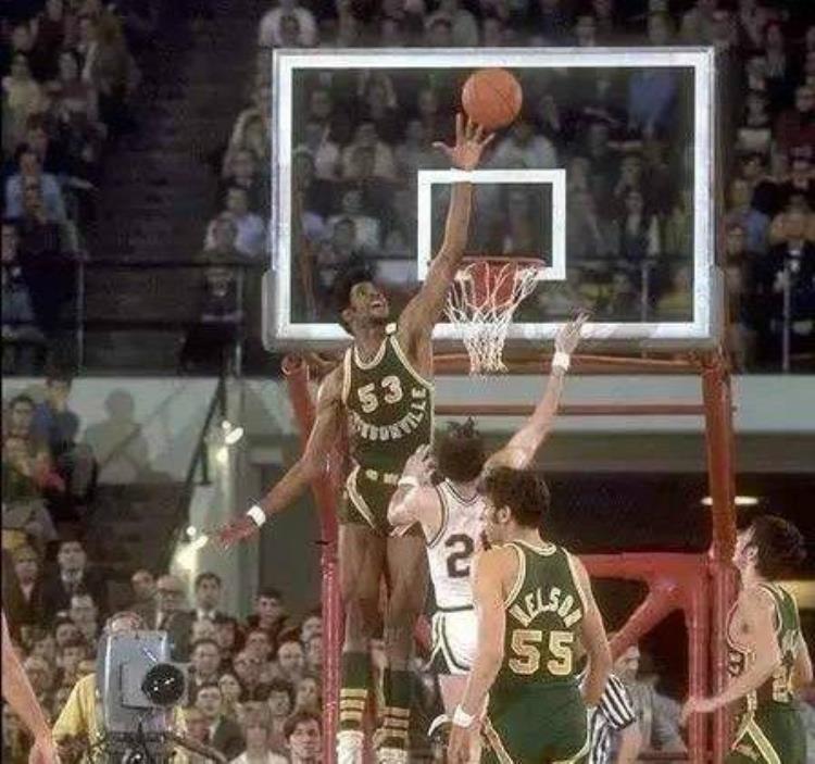 8图看NBA经典的错位镜头杜兰特180度平躺投篮KG盖帽头超篮筐