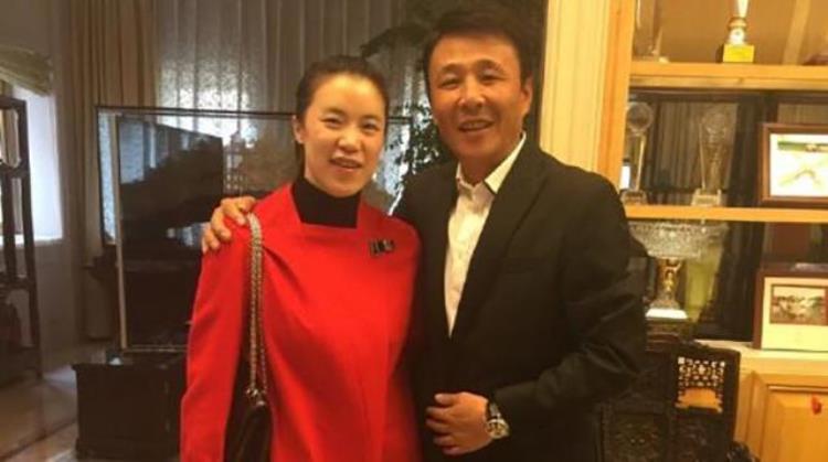 张辉女乒乓球手「乒乓女冠军嫁34黑道老大34与丈夫共同抗癌12年后儿女双全」