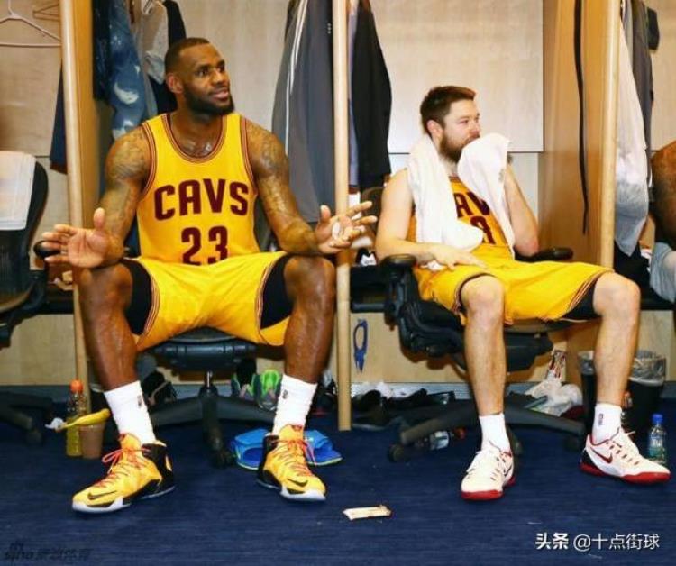 NBA中场休息只有15分钟除了讲解战术球员还会做什么