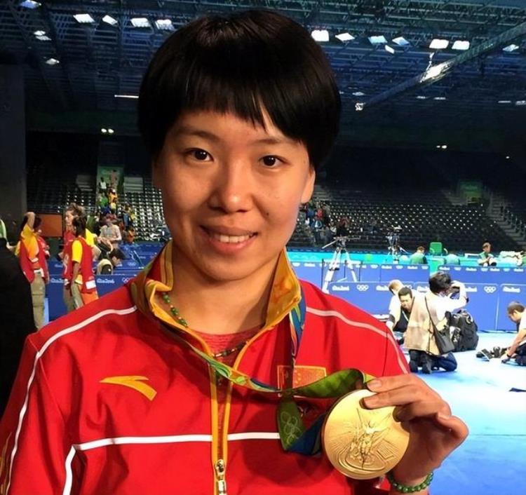 世界冠军李晓霞25岁成为乒坛大满贯得主退役后结婚生俩娃