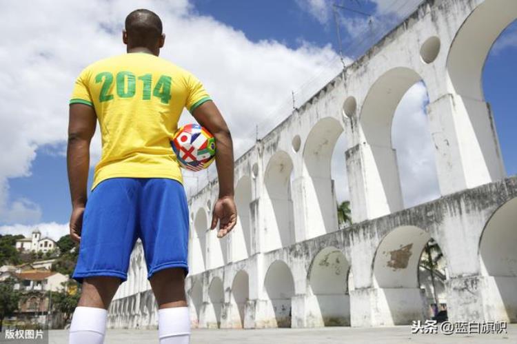 不顾疫情肆虐巴西总统想重启足球联赛巴西人为啥这么爱踢球