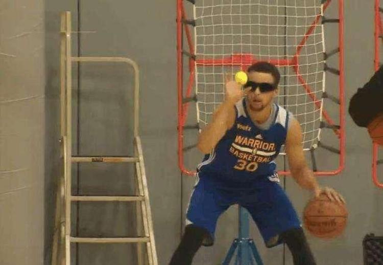 NBA球星特殊训练技巧库里蒙眼运球乔丹成功长高20厘米