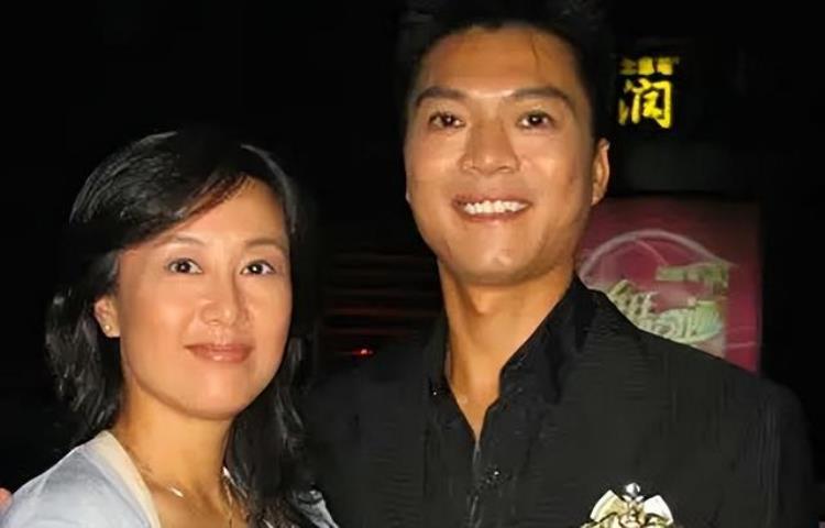 乒乓球员江嘉良的老婆「25岁退役的乒乓男神江嘉良娶百花影后为妻一家四口都颜值超高」