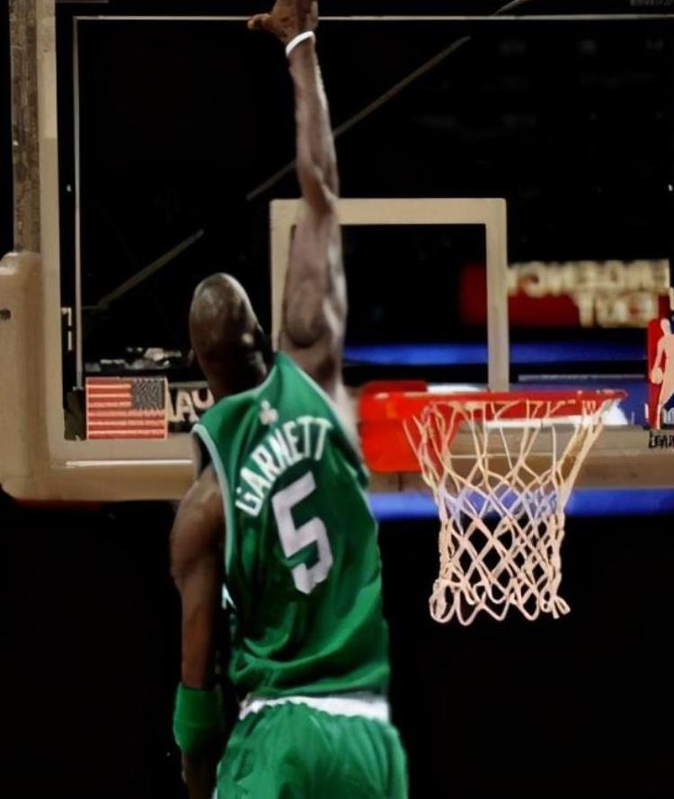 NBA那些经典PS恶搞图周琦成灭霸身材霍华德肌肉溢出照片