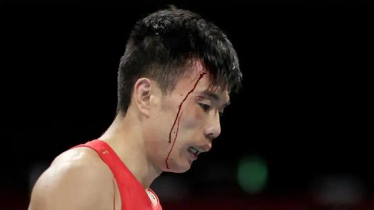 中国拳手斥奥运裁判:遭日本选手肘击被判负「奥运会中国拳手遭争议判罚日本选手多次犯规仍获胜」