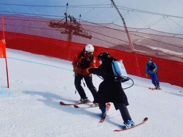 高山滑雪比赛裁判规则「早4晚8冬奥会高山滑雪辽宁裁判的日常」