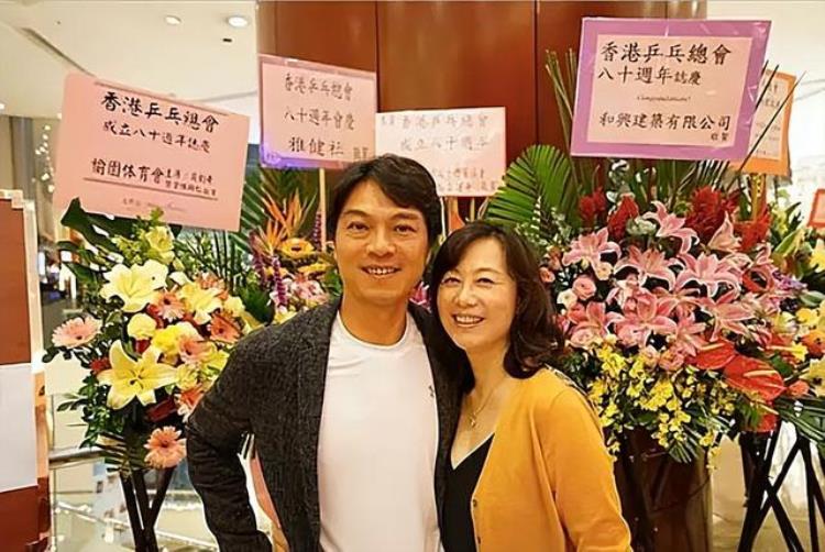 乒乓球员江嘉良的老婆「25岁退役的乒乓男神江嘉良娶百花影后为妻一家四口都颜值超高」