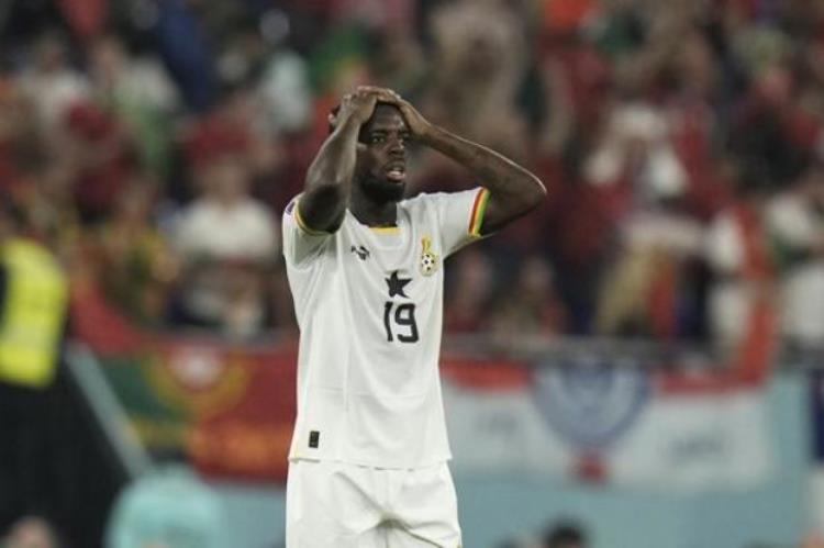 亲兄弟分别为加纳和西班牙踢世界杯家人为弟弟庆祝为哥哥失落