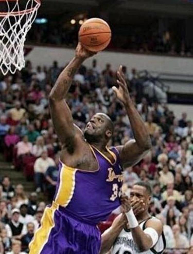 8图看NBA经典的错位镜头杜兰特180度平躺投篮KG盖帽头超篮筐