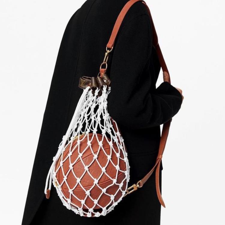 lvnba联名多少钱「LV联名NBA推出天价篮球每个售价12万网友称拍一下都心疼」