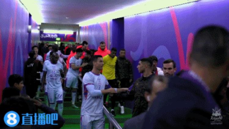 梅西c罗赛前拥抱「C罗梅西赛前与对方球员一一握手」