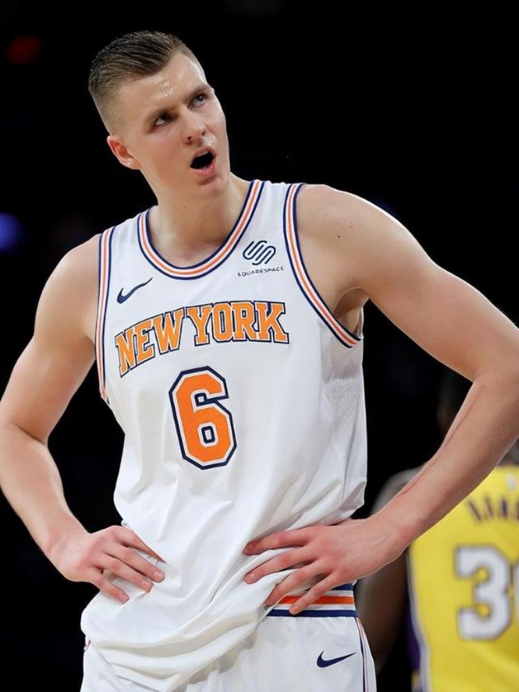 nba现役最强中锋「为何NBA现役中锋那么软对比90年代中锋肌肉你就明白」