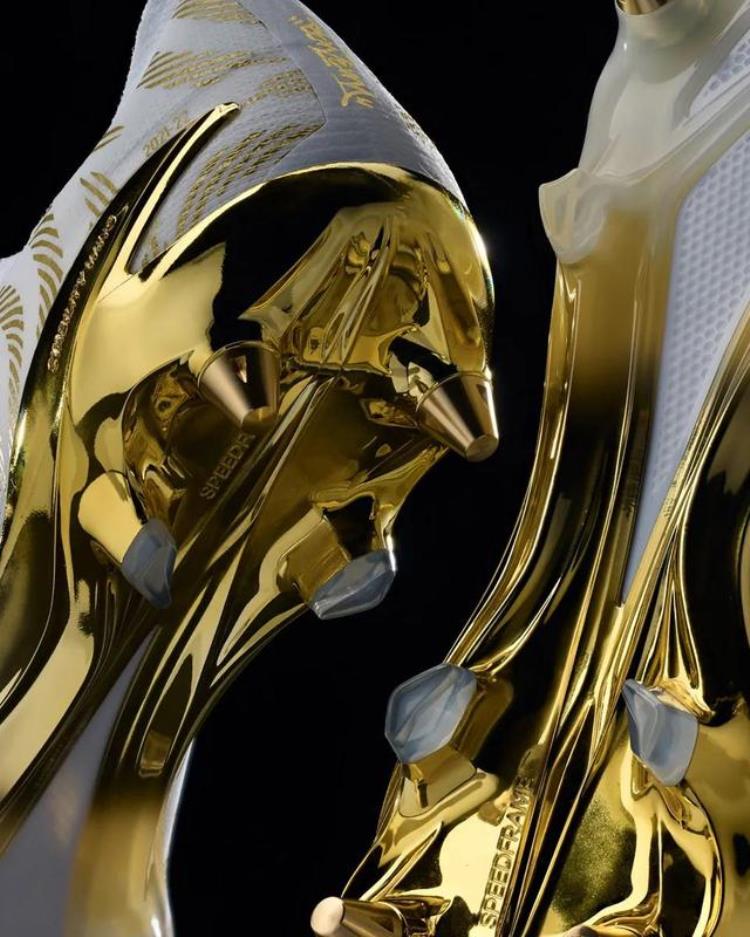 阿迪达斯推出专为本泽马打造的限量款金色XSPEEDPORTAL足球鞋