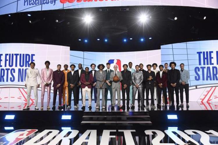 NBA近10年状元首秀记得吗欧文仅6分康宁汉姆非最差22分最高