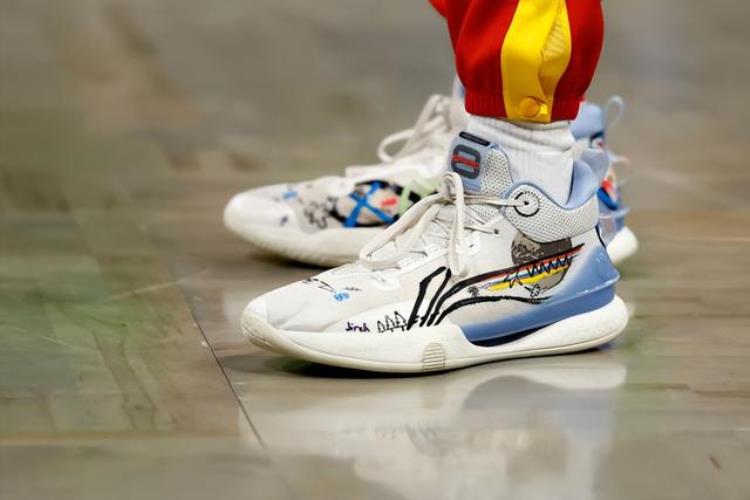 NBA球员上脚曾凡博穿李宁超轻2022中国球鞋又多又帅