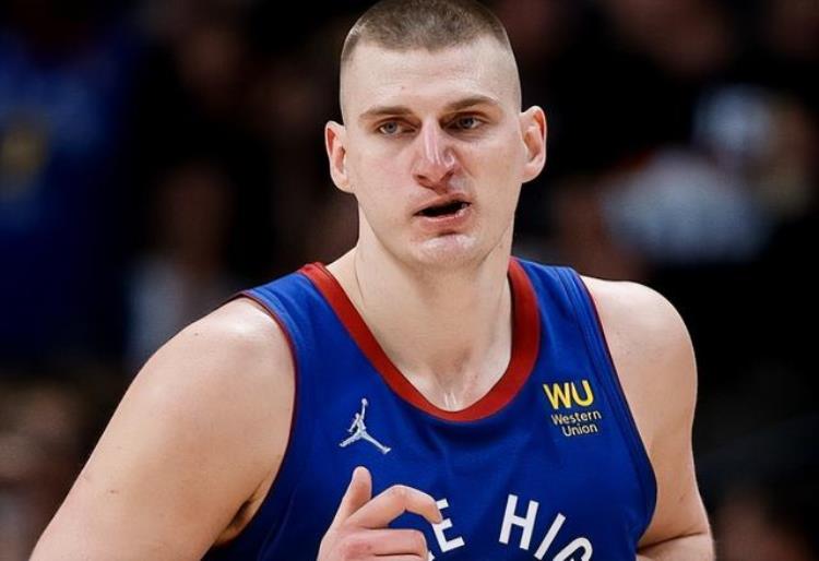 nba现役最强中锋「为何NBA现役中锋那么软对比90年代中锋肌肉你就明白」