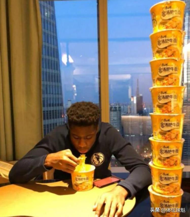 奥尼尔的饭量「NBA球星饭量太夸张奥尼尔一顿吃36根热狗詹皇一天吃300美金」