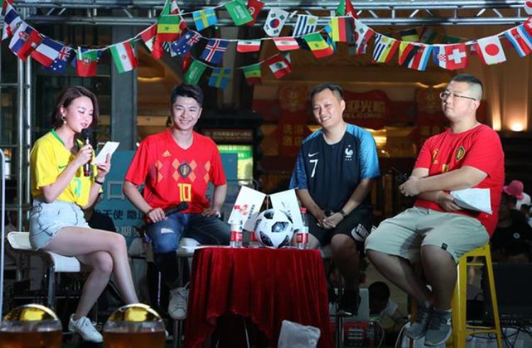 足球世界杯转播「杂谈世界杯走出直播间精彩足球盛宴引爆庄里街」