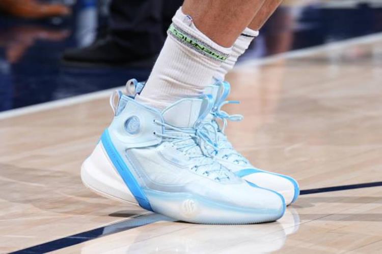 NBA球员上脚曾凡博穿李宁超轻2022中国球鞋又多又帅