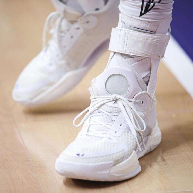NBA球员上脚曾凡博穿李宁超轻2022中国球鞋又多又帅