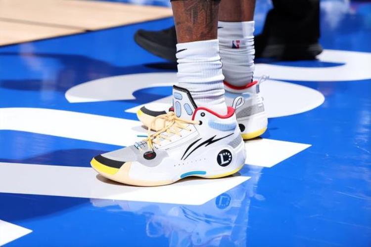 NBA球员上脚曾凡博穿李宁超轻2022中国球鞋又多又帅