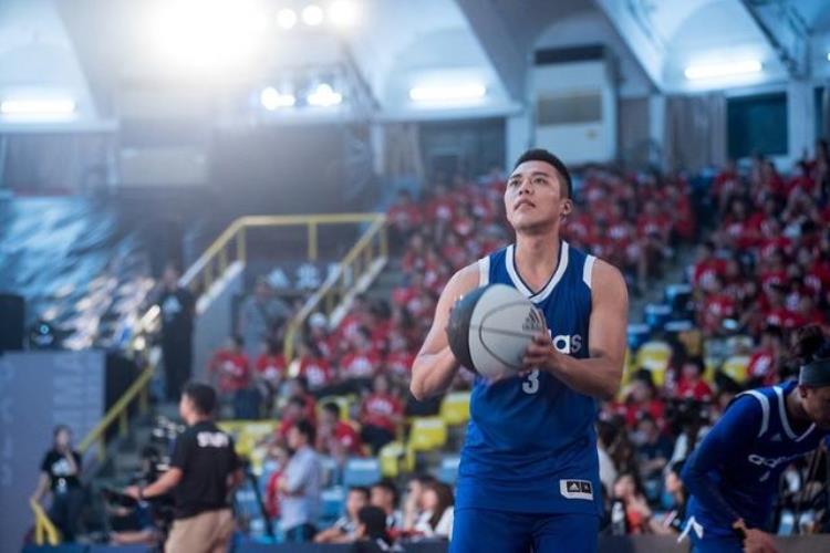 NBA大咖大胡子哈登袭台张睿家吃萝卜干也值得