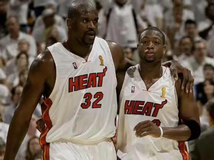 美媒重排现役NBA前十!杜兰特超越詹姆斯列榜首「美媒排NBA抱团球星詹姆斯第2杜兰特上榜第1名联手9名巨星」