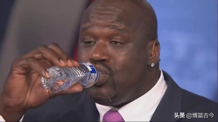 乔丹单手抓南瓜伦纳德双手藏篮球NBA级别的巨掌太夸张