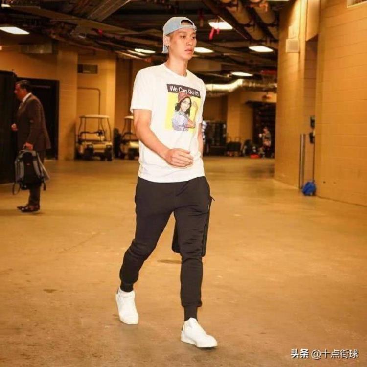 被保安拦下盘问被马丁嘲讽发型林书豪在NBA遭遇了多少歧视