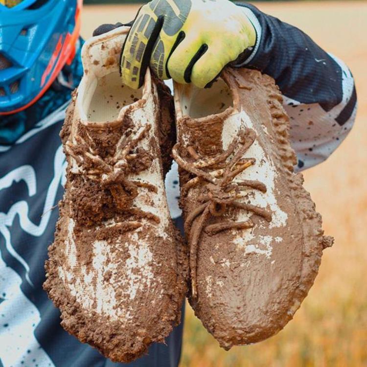 如何处理球鞋氧化「球鞋脏了氧化了怎么办这篇清理攻略让你每天都像穿新鞋」