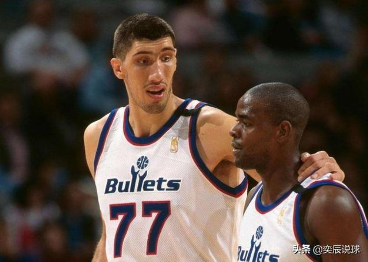 东契奇选77号球衣「NBA历史仅12人穿77号球衣一人身高2米31东契奇一年就成为最强」