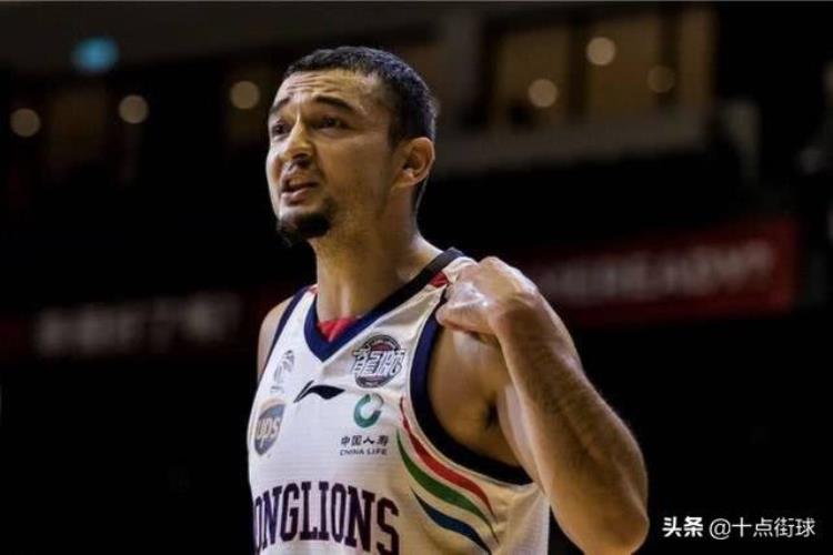 克莱成首位捐助武汉的NBA球员那么你知道CBA第一位是谁吗