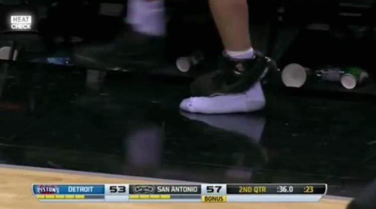 NBA对抗强度布歇一拳将马克西的嘴打歪马努变向将球鞋踩烂