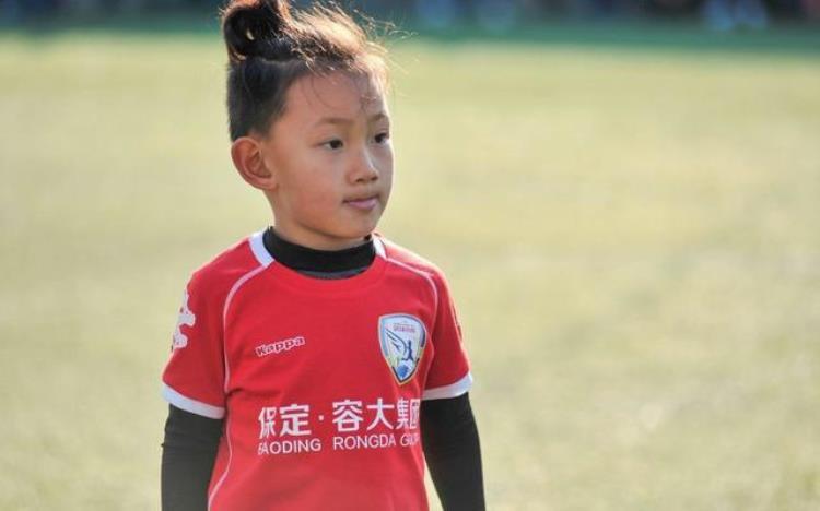 8岁中国孙兴慜火了有着C罗的霸气一面曾一届比赛轰进33球