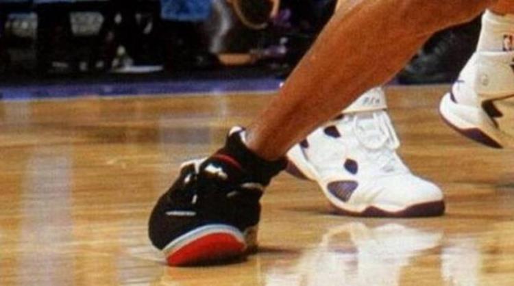 NBA对抗强度布歇一拳将马克西的嘴打歪马努变向将球鞋踩烂