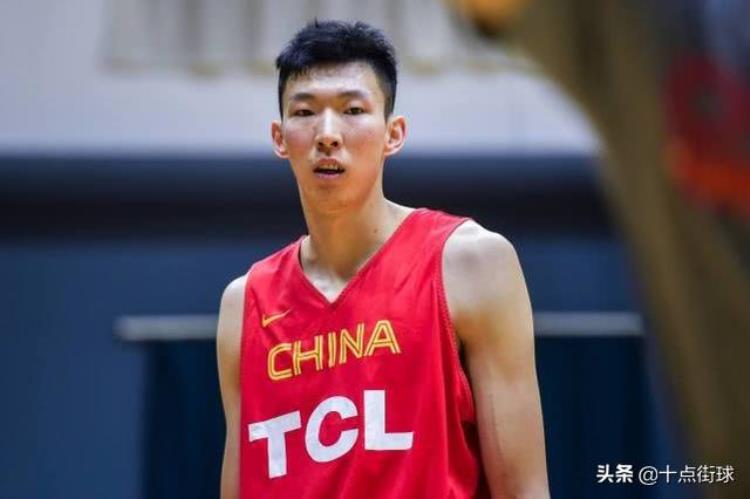 克莱成首位捐助武汉的NBA球员那么你知道CBA第一位是谁吗