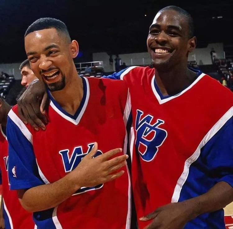 NBA第一个拿到亿元合同的球员是谁为何当时薪水膨胀这么快