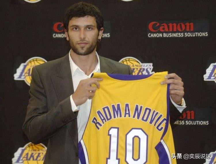 东契奇选77号球衣「NBA历史仅12人穿77号球衣一人身高2米31东契奇一年就成为最强」