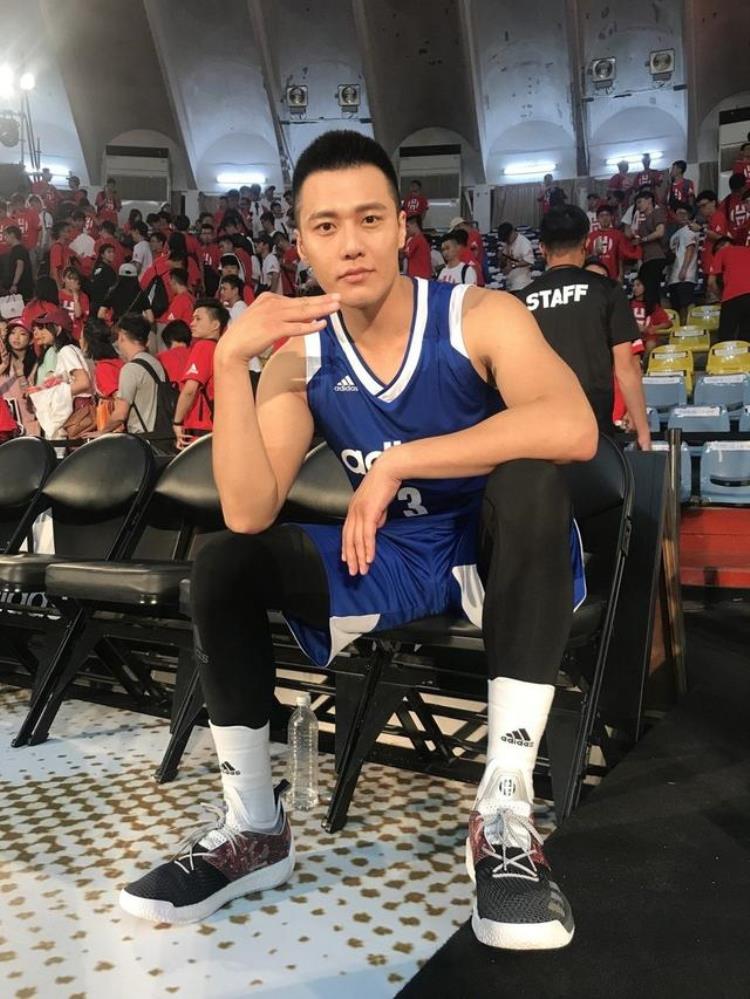 NBA大咖大胡子哈登袭台张睿家吃萝卜干也值得