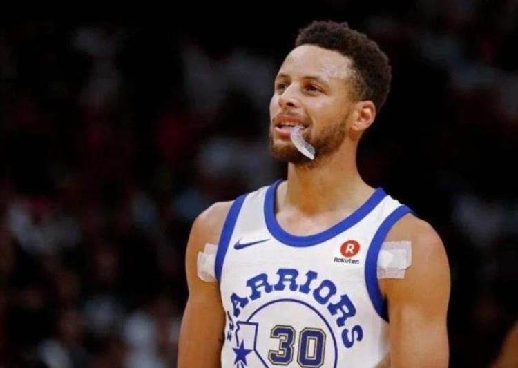 咬牙套吐舌头盘点NBA最另类的五大爱好库里詹姆斯入选