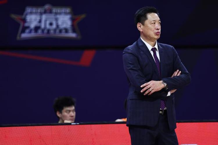 上海大手笔签约NBA超级新星驰骋加盟阵容升级李春江志在夺冠