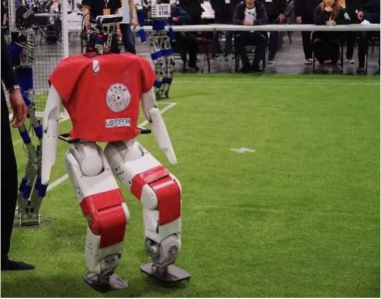 智能足球对战机器人「AI为中国球迷带来希望机器人世界杯决赛中国队与德国队一决高下」